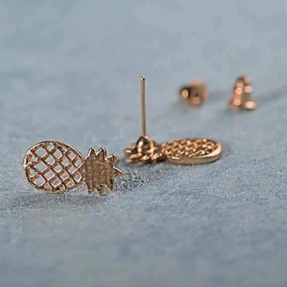 ๐ด Pineapple ๐ Hollow Stud Delicate Earrings - Picture 2 of 5